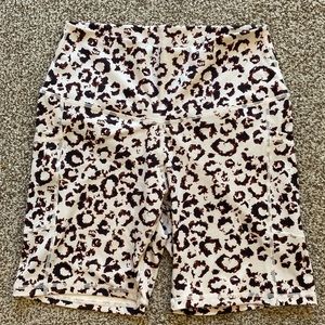 Colorfulkoala Women's High Waisted Biker Shorts with Pockets 6" Inseam X-Large